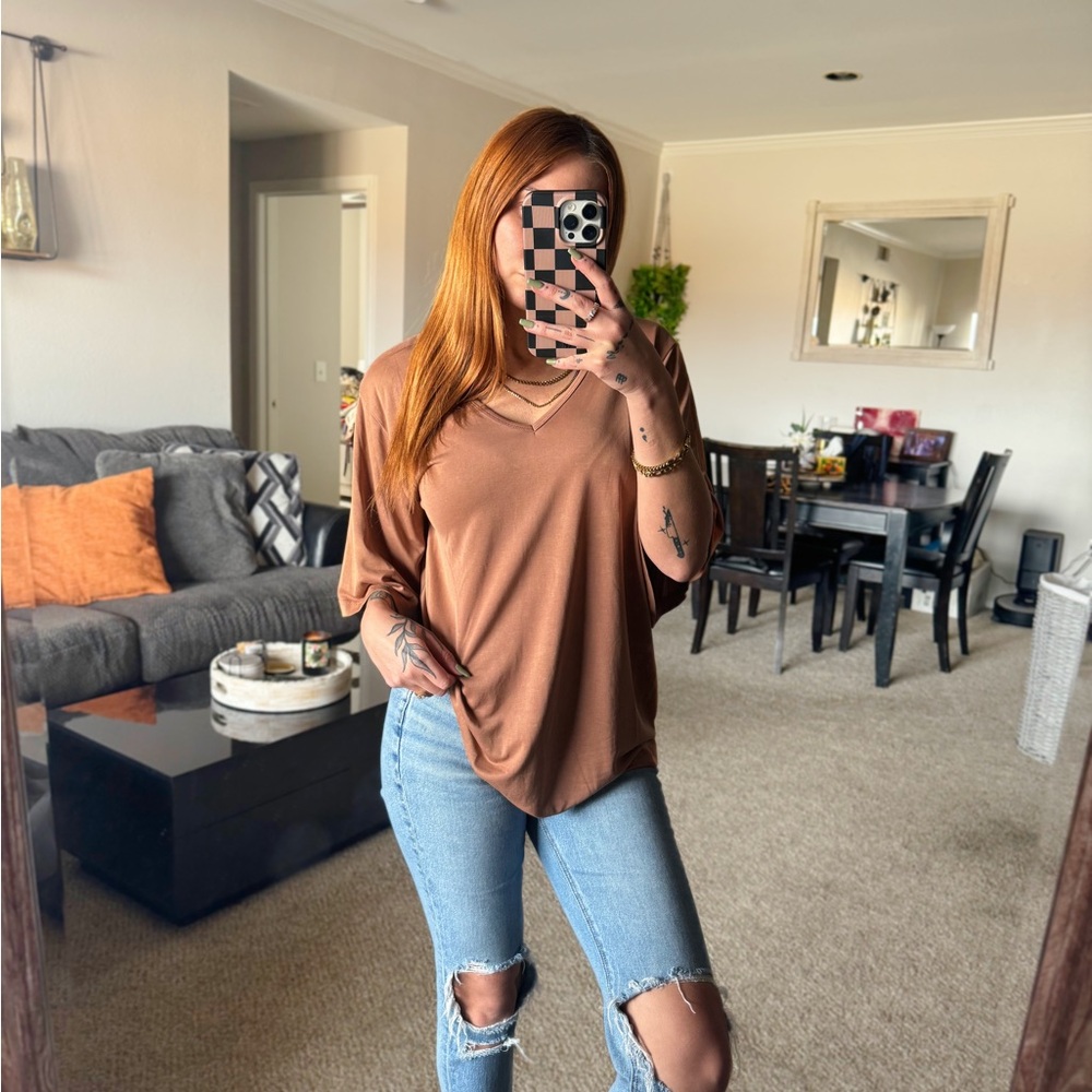 VICI V-NECK TSHIRT